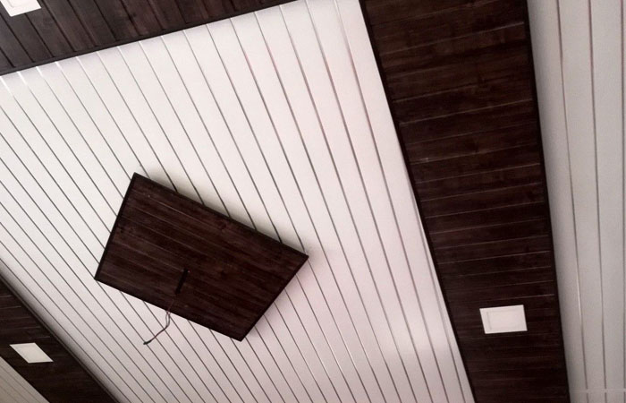 سقف PVC کاذب چیست؟ مزایا و معایب آن 14 سقف کاذب PVC - انواع سقف pvc