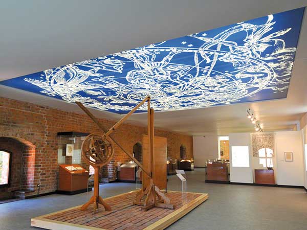 سقف لابل - اما چرا سقف کشسان لابل جایگزین پنل‌های گچی است؟