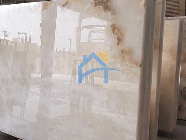 سنگ اسلوب پشت تلویزیون - سنگ‌های اسلب چه نوع سنگ‌هایی هستند؟