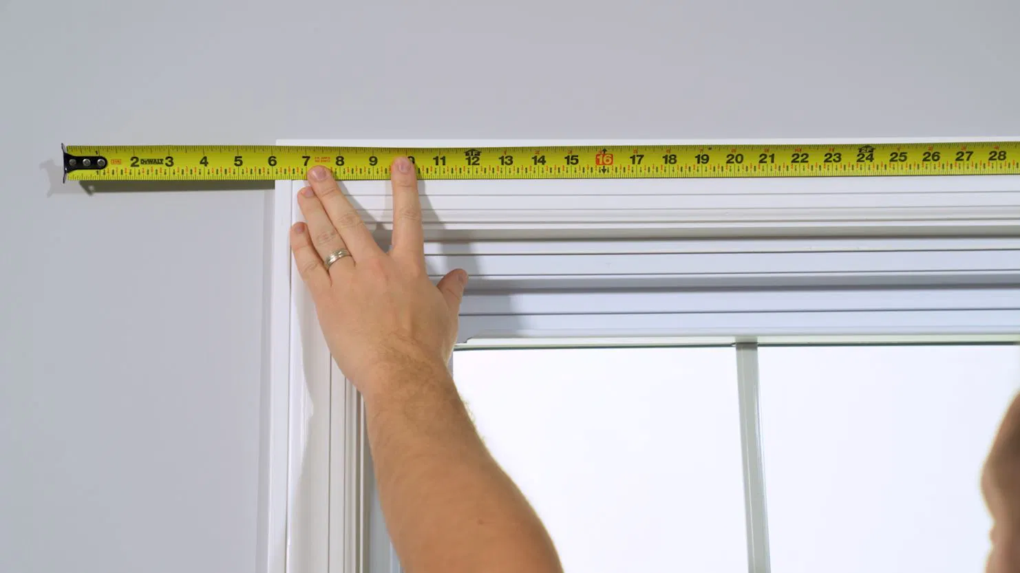 اندازه‌گیری دقیق و علامت‌گذاری محل نصب